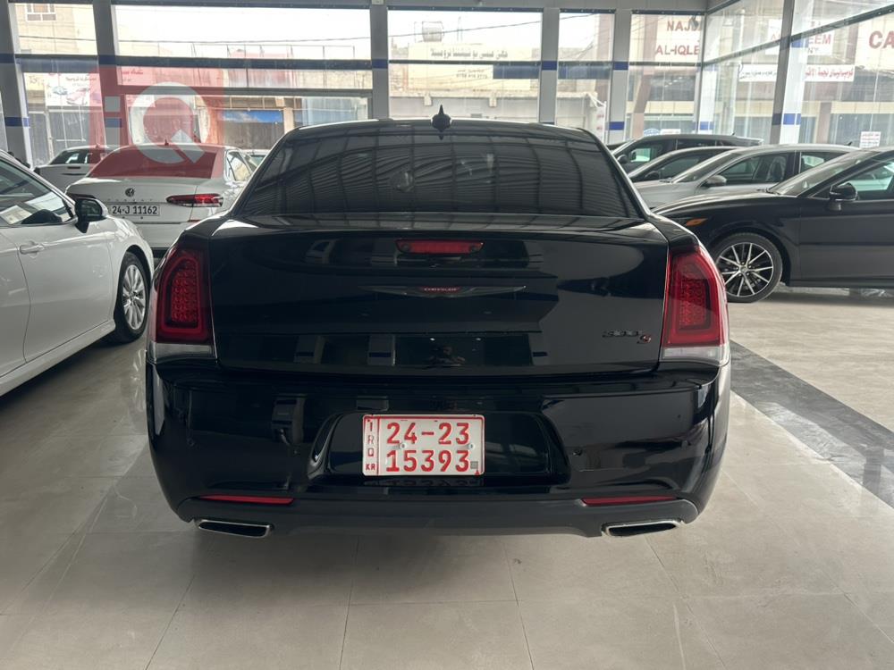کرایسلەر 300